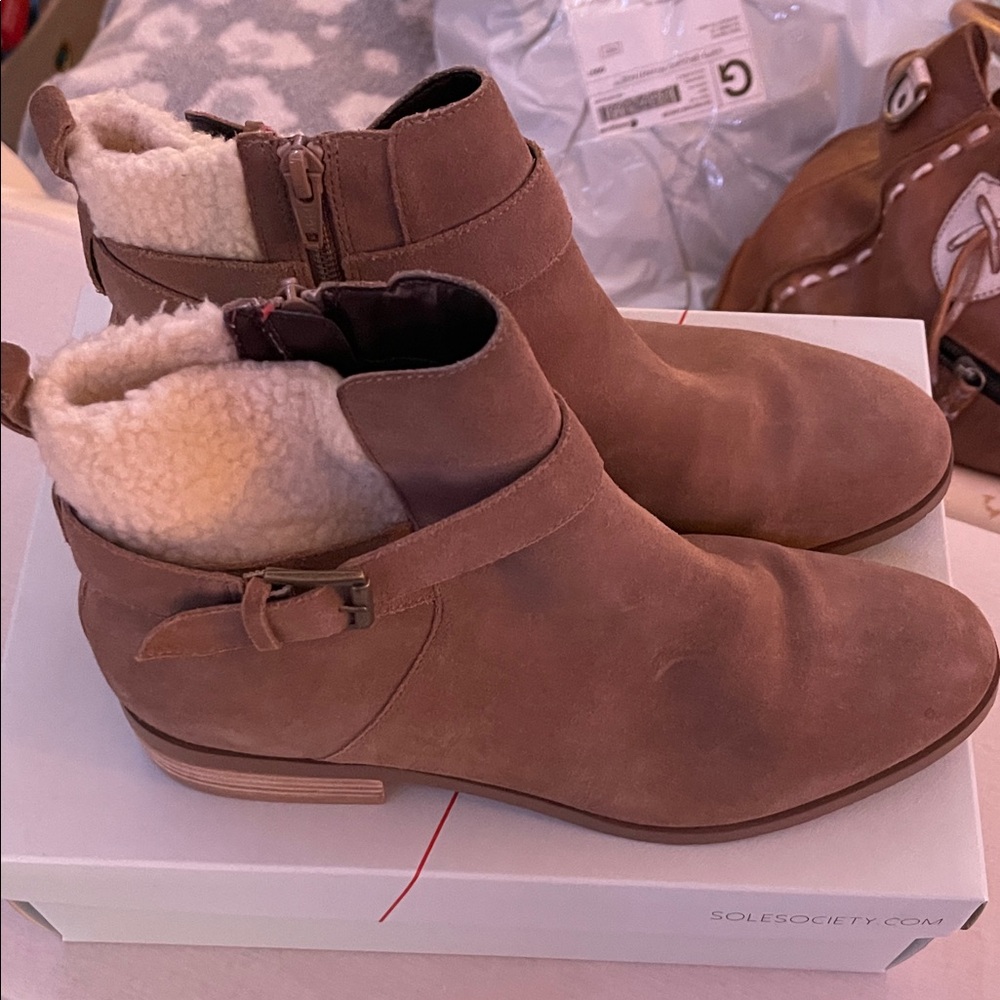 Sole Society Women's Tan Ankle Boots with Buckle